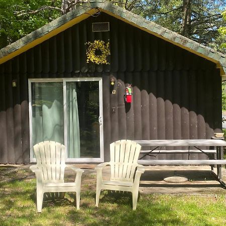 Amber Lantern Two-Bedroom Cottage レイク・ジョージ エクステリア 写真