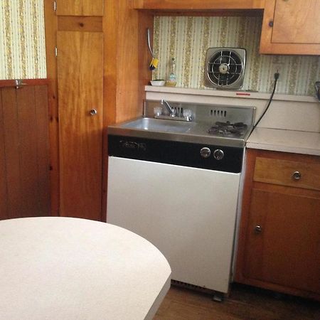 Amber Lantern Two-Bedroom Cottage レイク・ジョージ 部屋 写真