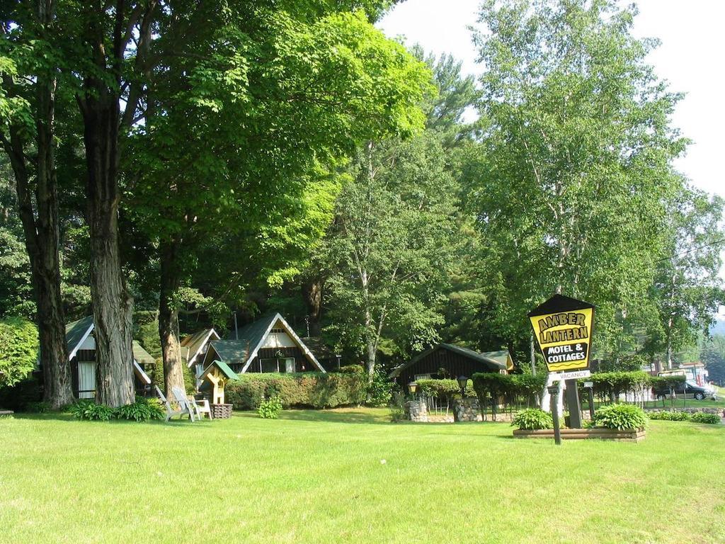 Amber Lantern Two-Bedroom Cottage レイク・ジョージ 部屋 写真