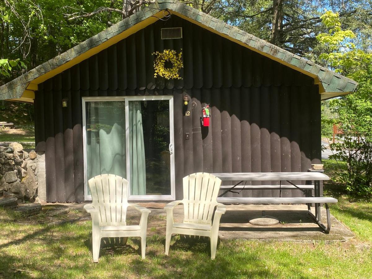 Amber Lantern Two-Bedroom Cottage レイク・ジョージ エクステリア 写真